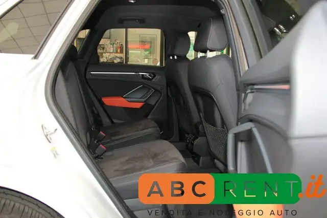 Audi Q3 view 20