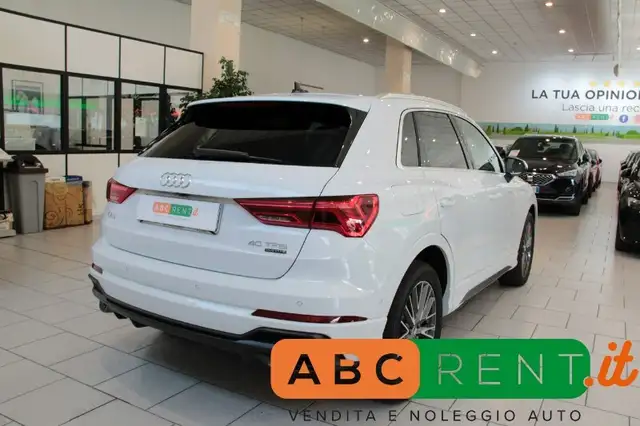 Audi Q3 view 7