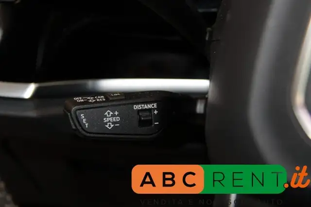 Audi Q3 view 26