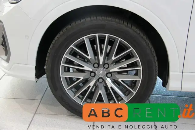 Audi Q3 view 3