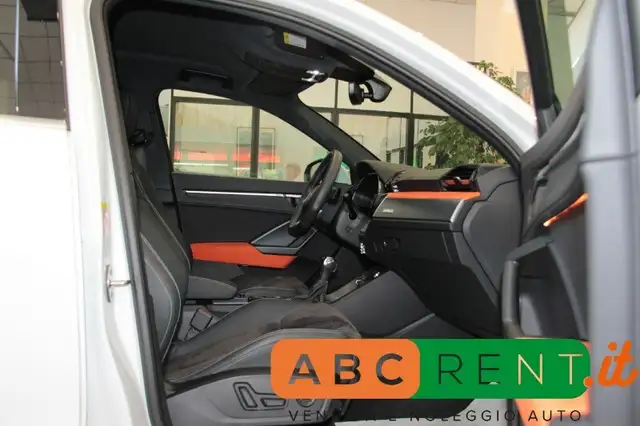 Audi Q3 view 10
