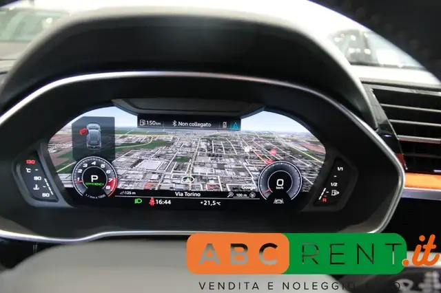 Audi Q3 view 13