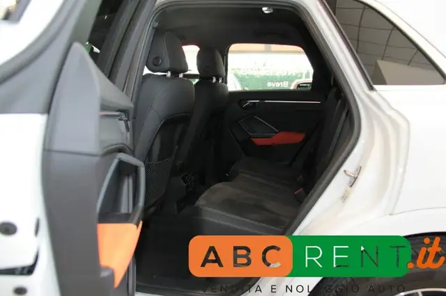 Audi Q3 view 17