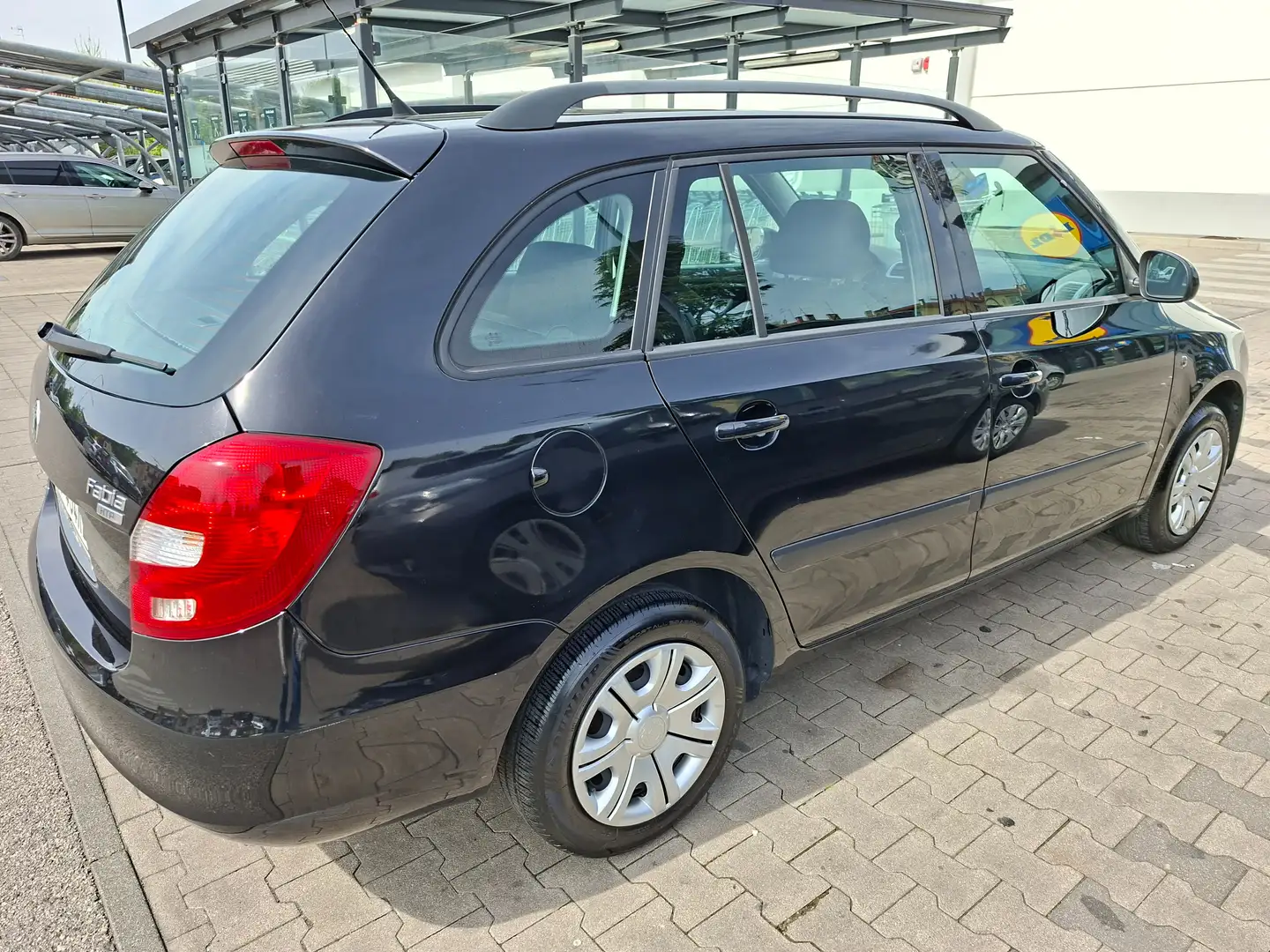 Skoda 105 Fabia Wagon 1.2 Style Gpl 70cv Schwarz - 2
