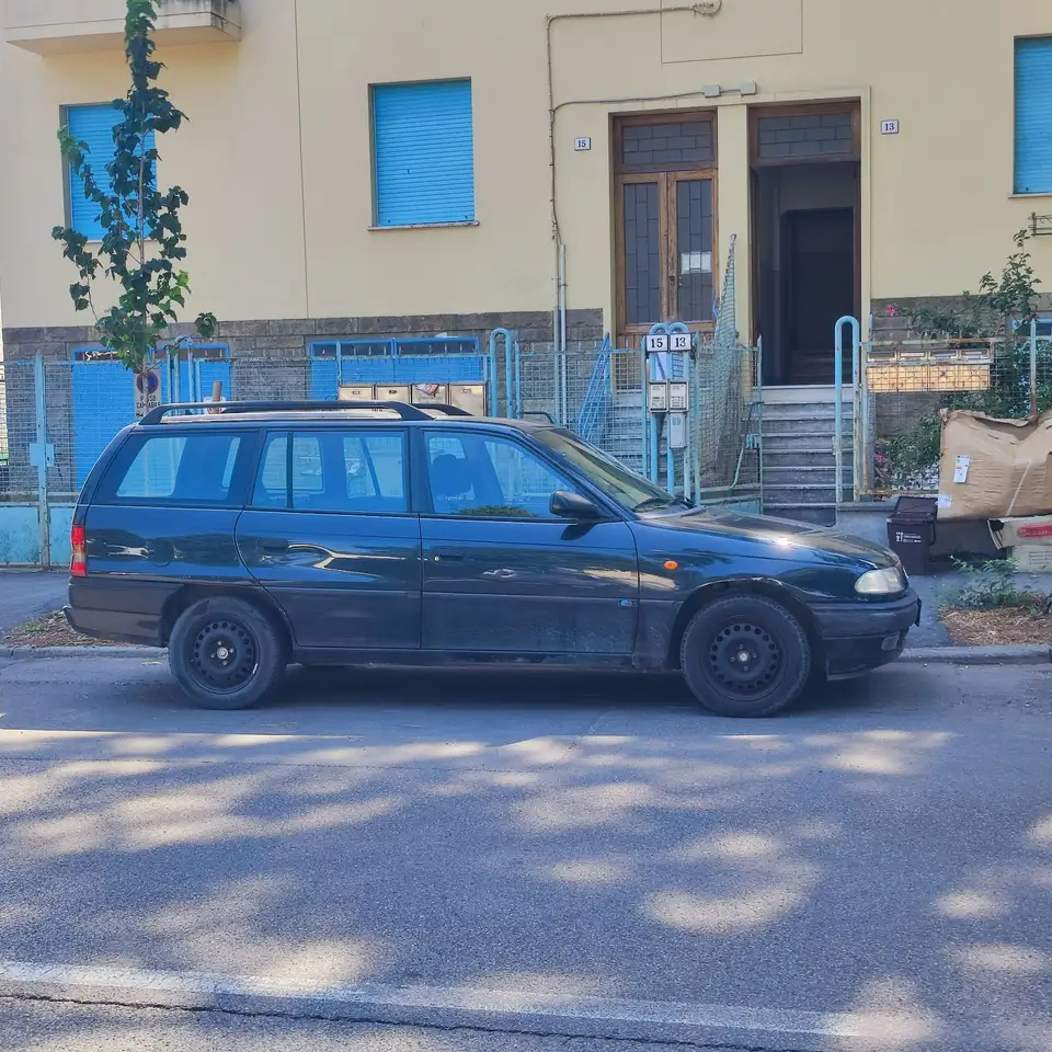 Opel Astra SW 1.4 16v Club Euro96 90cv, foto 4