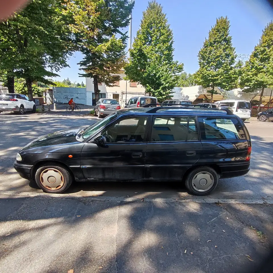 Opel Astra SW 1.4 16v Club Euro96 90cv, foto 2