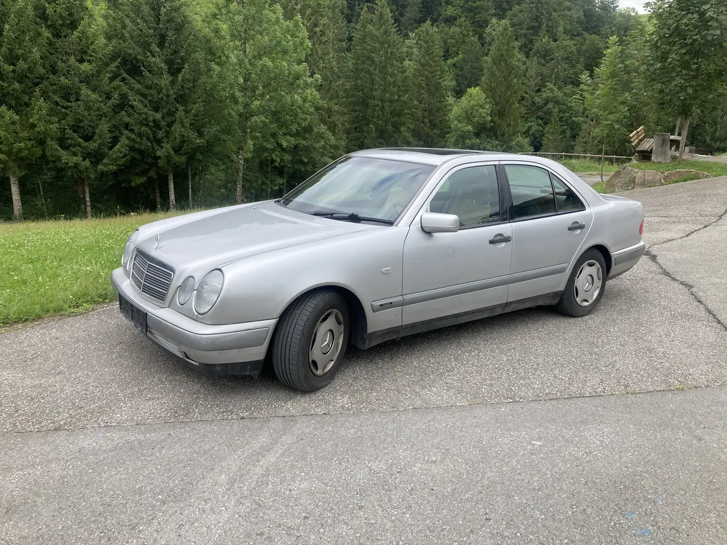 Mercedes-Benz E 290 Classic TD Argent - 1