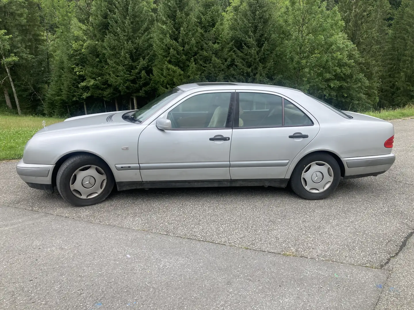 Mercedes-Benz E 290 Classic TD Argent - 2