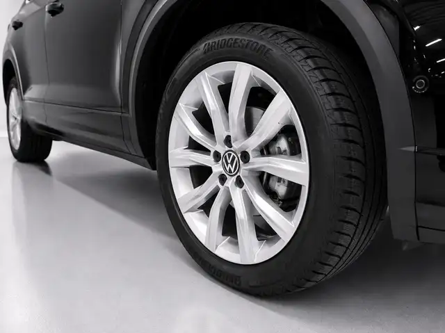 Volkswagen T-Roc view 9