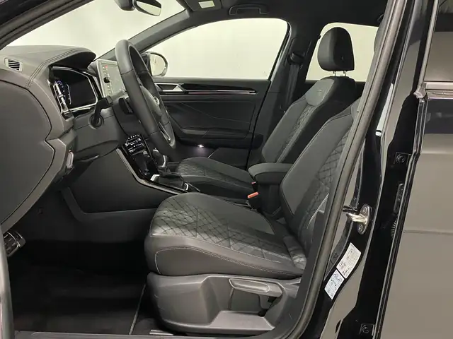 Volkswagen T-Roc view 11