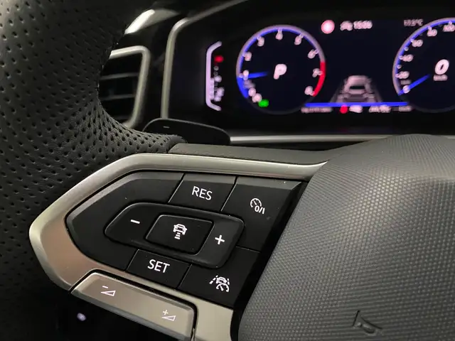 Volkswagen T-Roc view 13