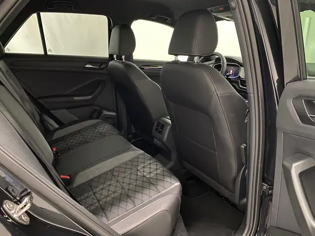 Volkswagen T-Roc view 4