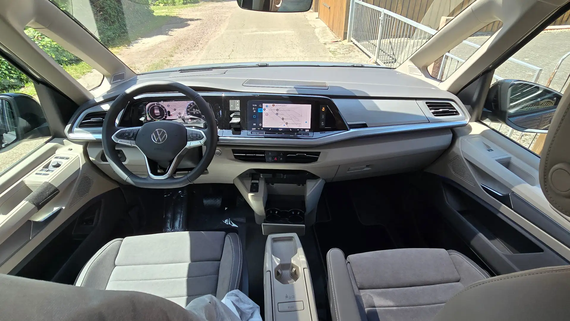 Volkswagen T7 Multivan Edition e hybrid Allrad,VOLL!  AHK,Vis a Vis,*5J.G Grau - 2