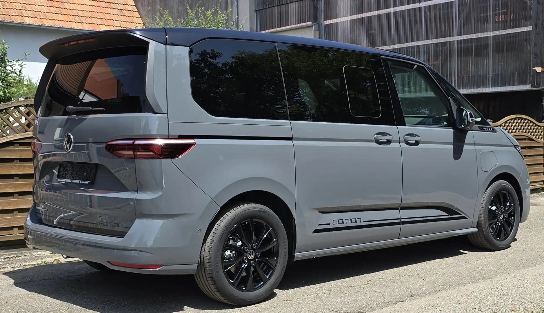 Volkswagen T7 Multivan Edition e hybrid Allrad,VOLL!  AHK,Vis a Vis,*5J.G Grau - 1