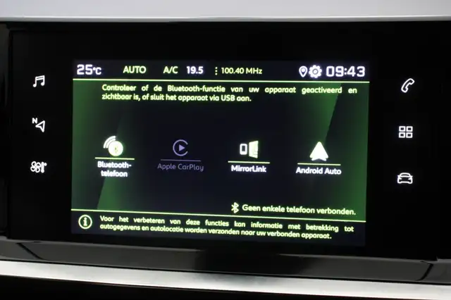 Peugeot 208 view 5