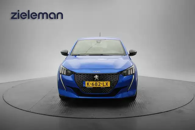 Peugeot 208 view 11
