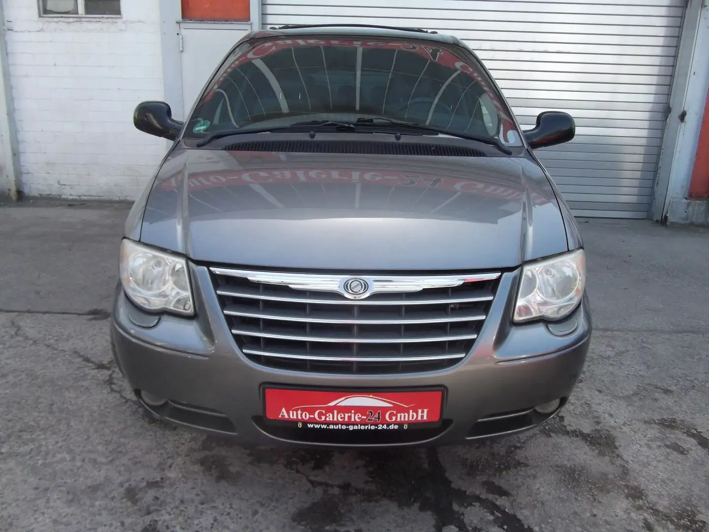 Chrysler Voyager 2.8 CRD Grand Voyager Limited Grau - 2