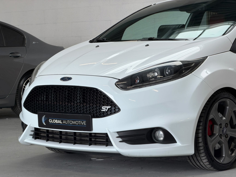 Ford Fiesta 1.6 ST2 - Navi - Climate - PDC — photo 14