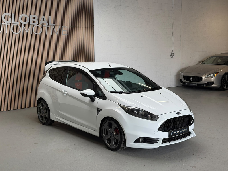 Ford Fiesta 1.6 ST2 - Navi - Climate - PDC — photo 2