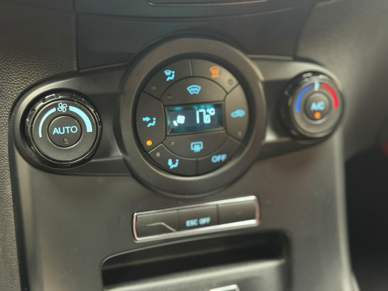 Ford Fiesta 1.6 ST2 - Navi - Climate - PDC — photo 11