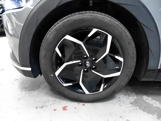 Hyundai Ioniq 5 view 3