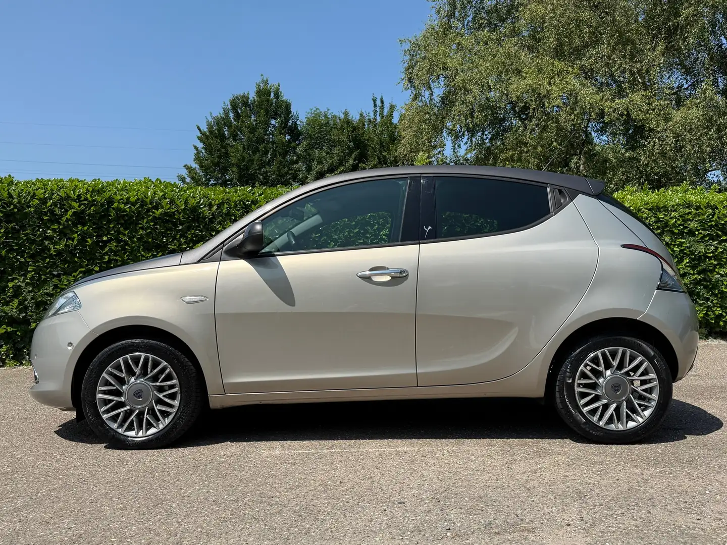 Lancia Ypsilon 0.9 TwinAir Platinum Automaat | 1e Eigenaar | Lede Beige - 2
