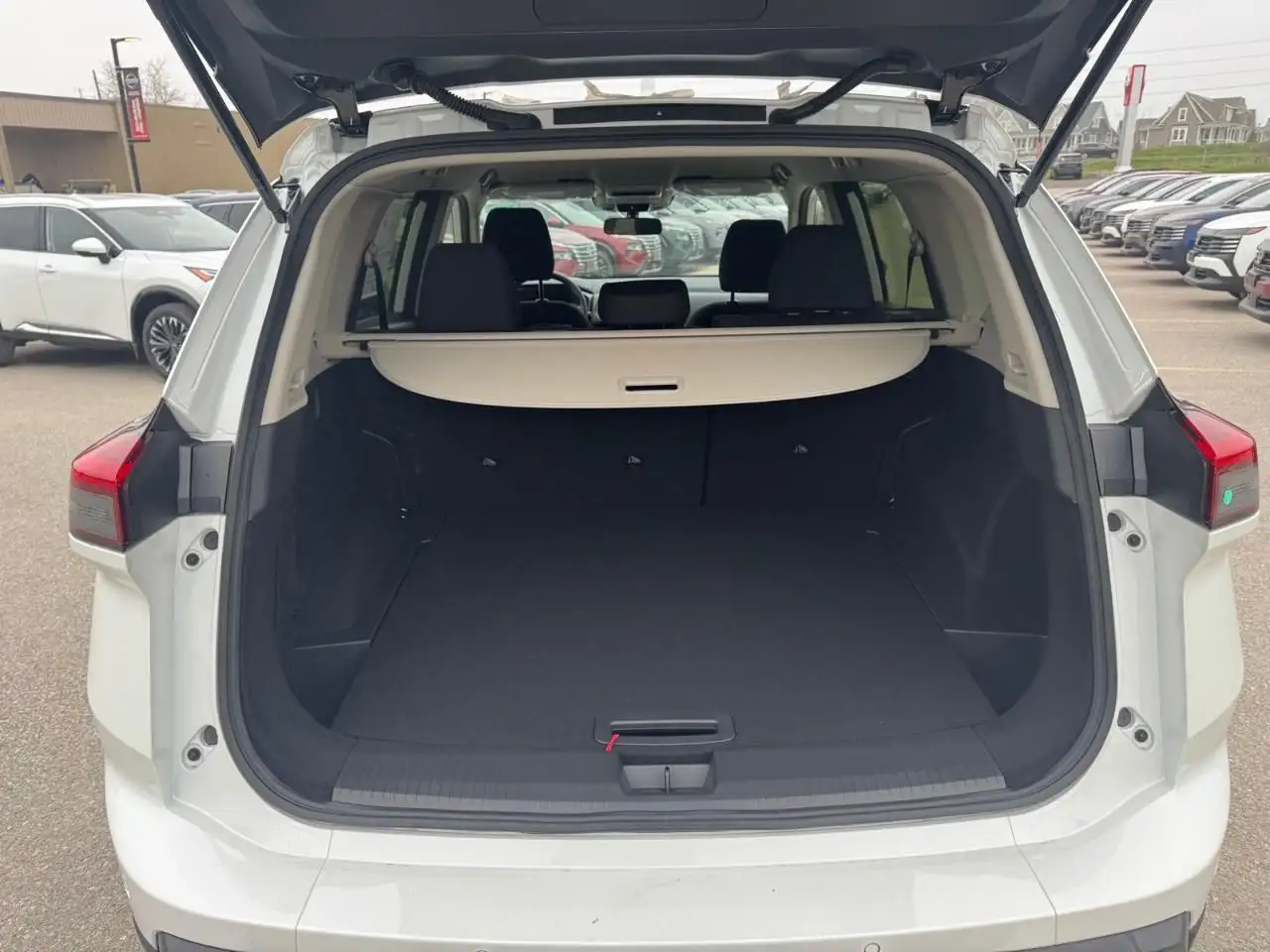 Nissan Rogue снимка Nissan Rogue