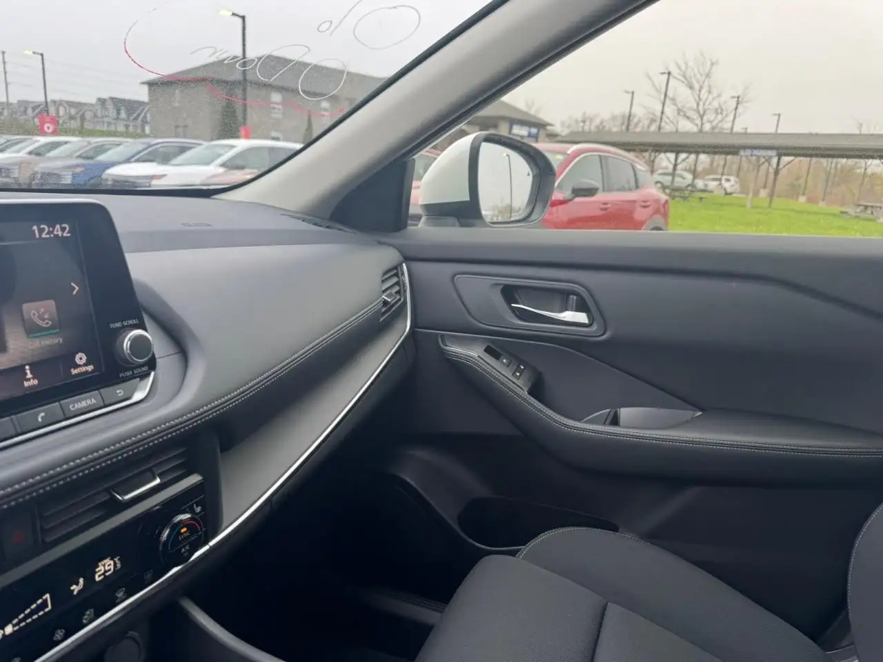 Nissan Rogue снимка Nissan Rogue