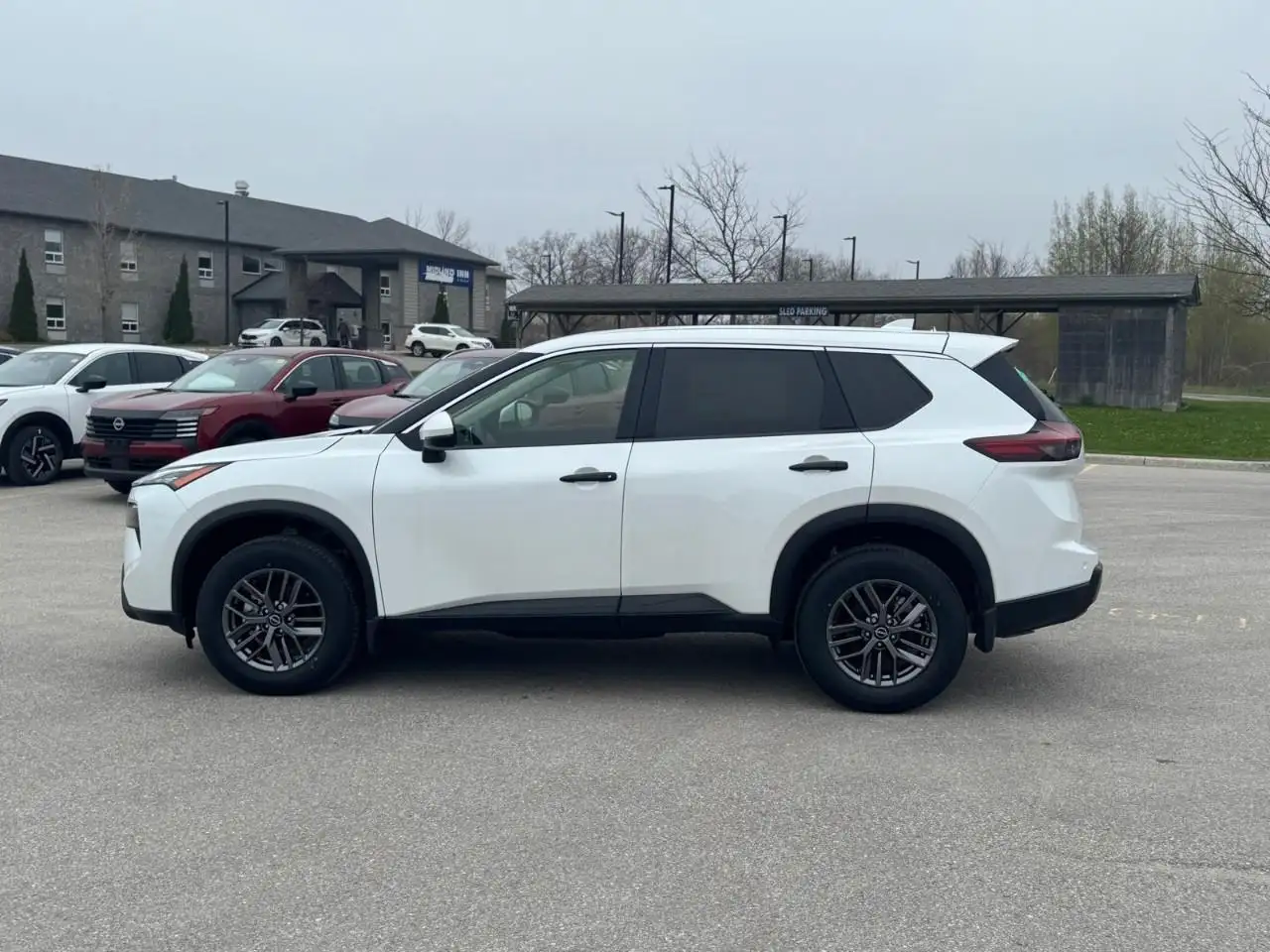 Nissan Rogue снимка Nissan Rogue