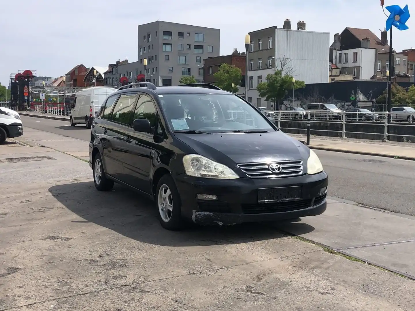 Toyota Avensis Verso 2.0 Turbo D4D Linea Sol Siyah - 1