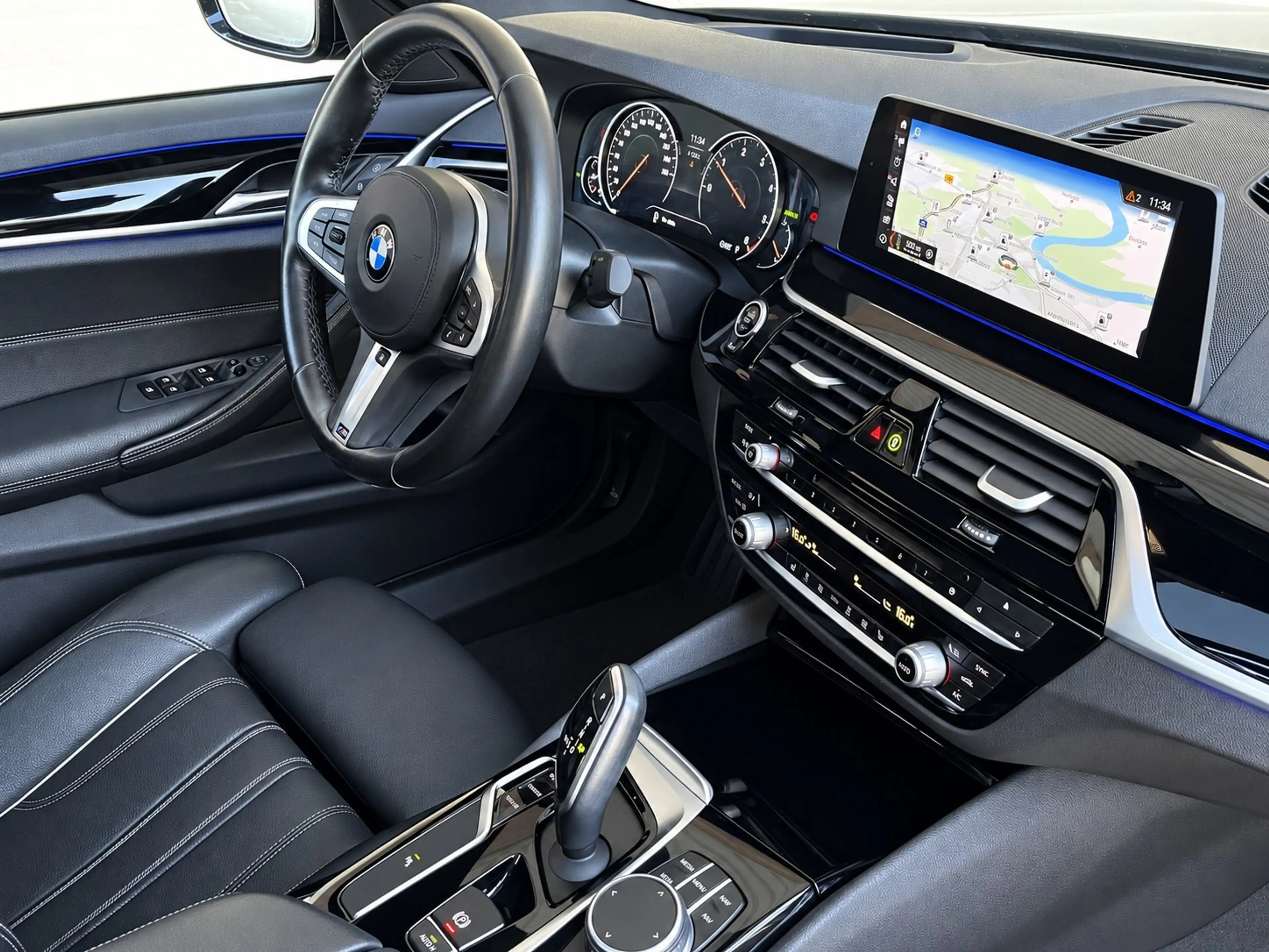 BMW 520 Sportpaket Schiebedach HeadUp — photo 6