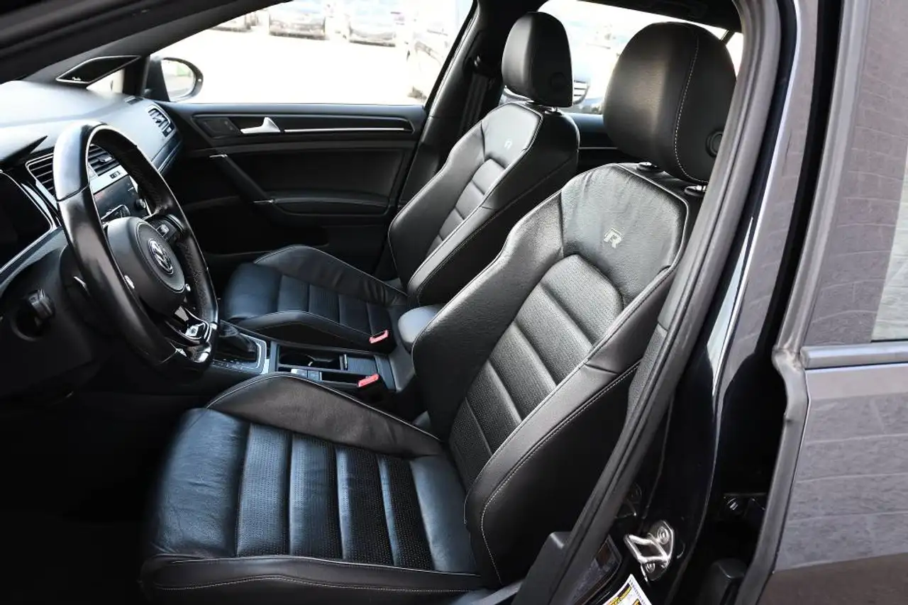 Volkswagen Golf R photo Volkswagen Golf R