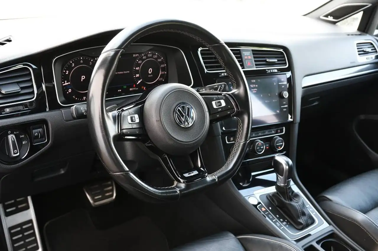 Volkswagen Golf R photo Volkswagen Golf R