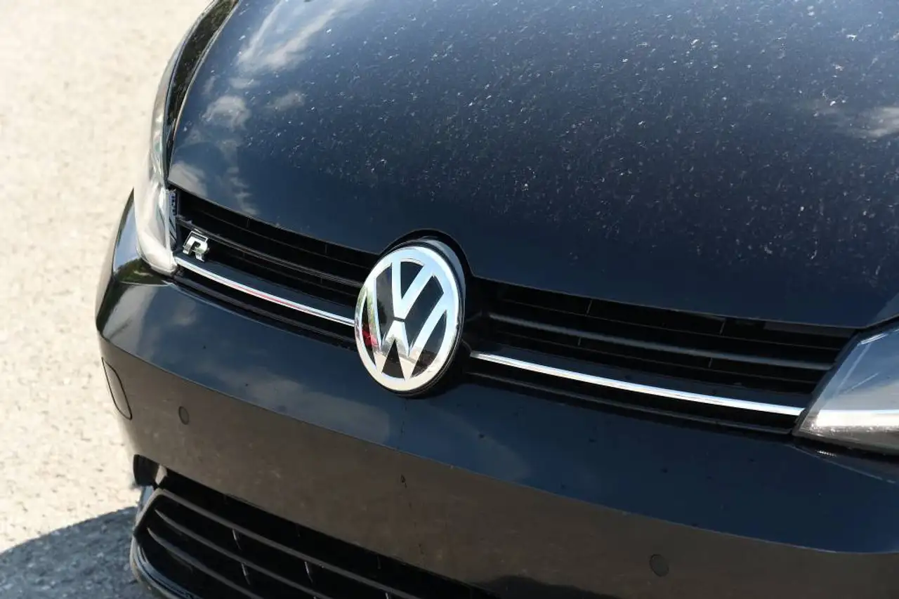 Volkswagen Golf R photo Volkswagen Golf R