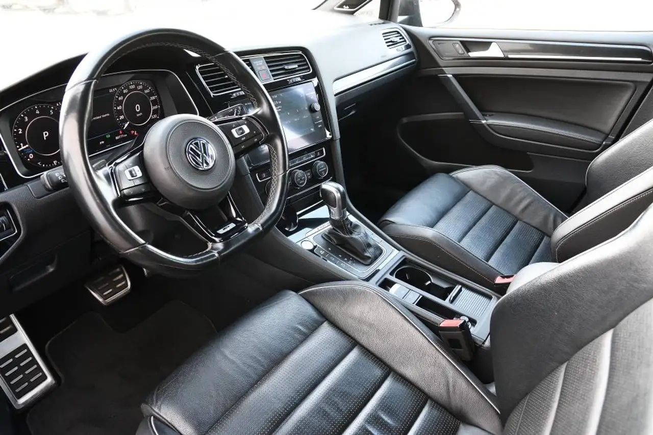 Volkswagen Golf R photo Volkswagen Golf R