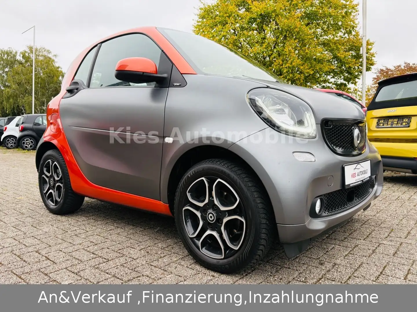 smart forTwo Prime 90PS AUTOM/LEDER/NAVI/PANO/JBL/SITZ Gris - 2
