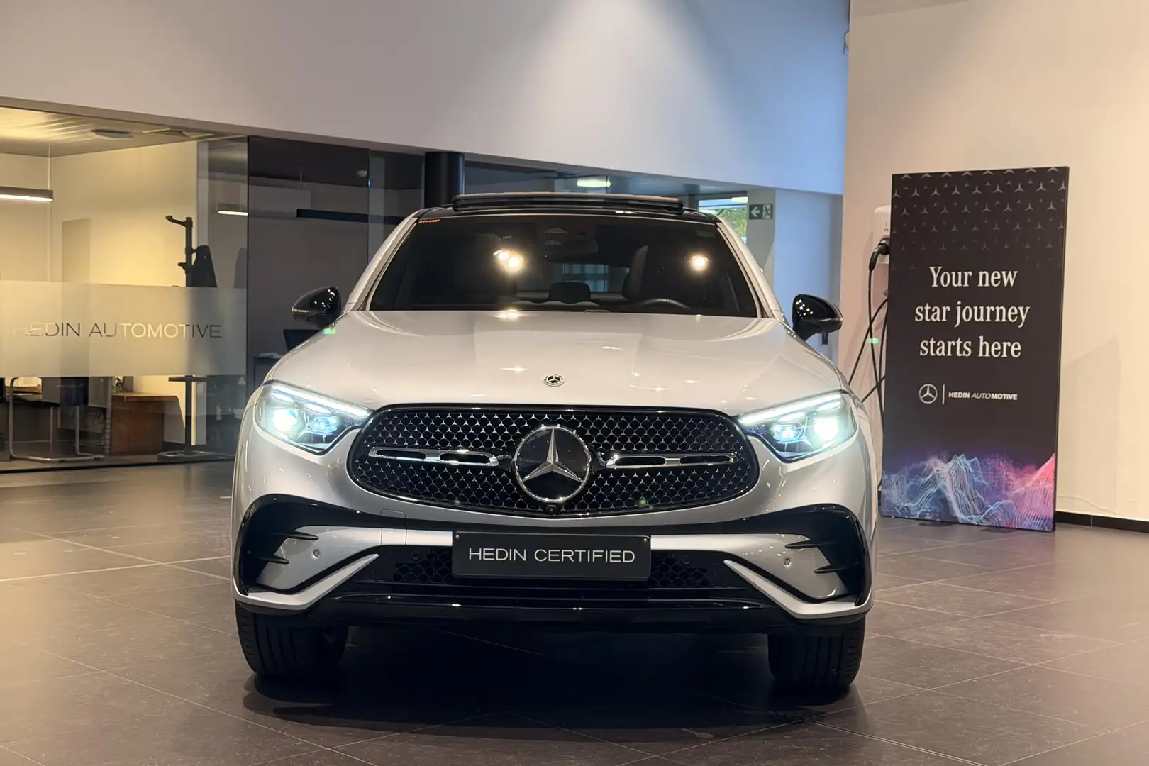 Mercedes-Benz GLC 300 DE 4MATIC Coupé AMG Line | Panoramisch Dak | Head- Zilver - 2