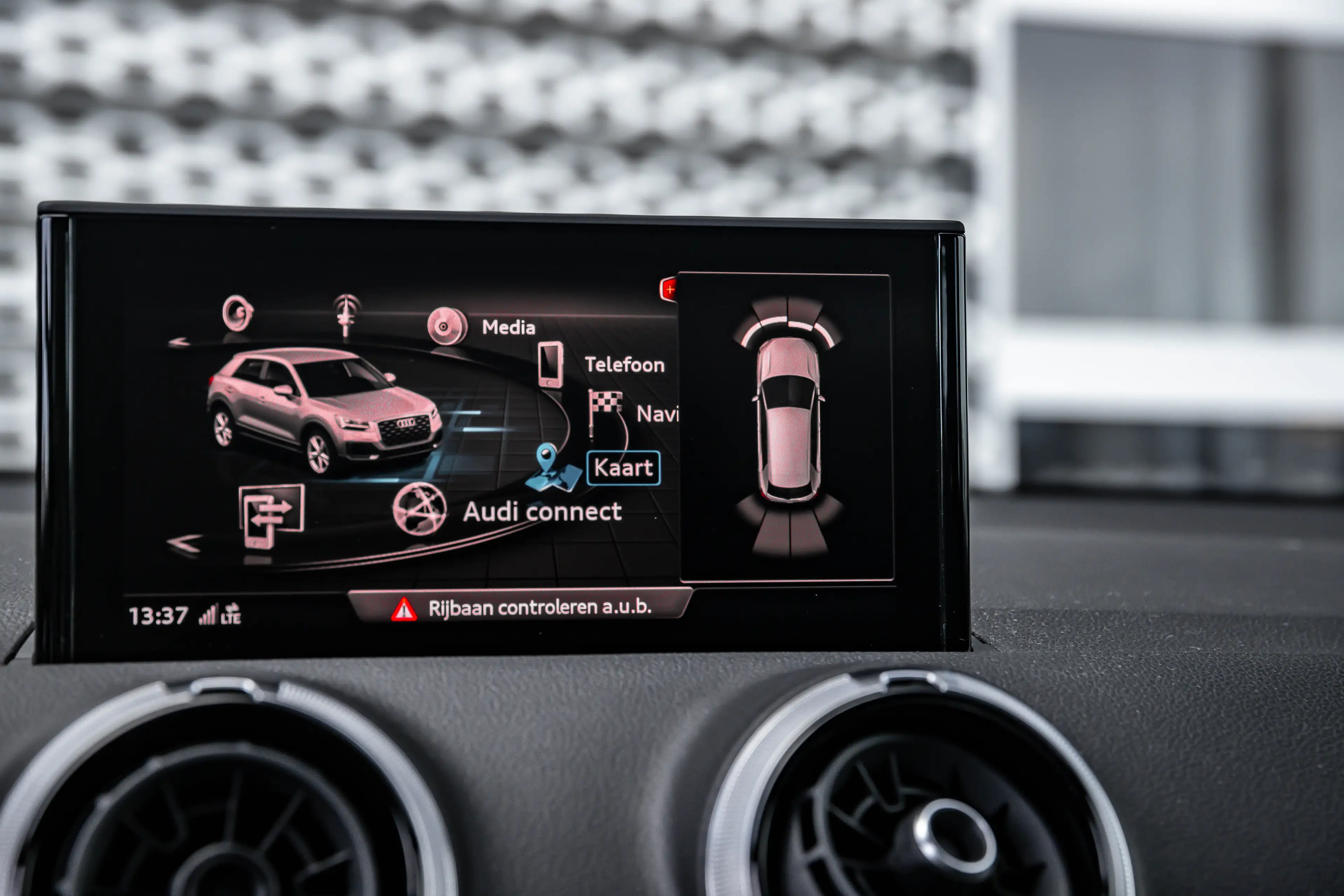 Audi Q2 35 TFSI S Edition — photo 28