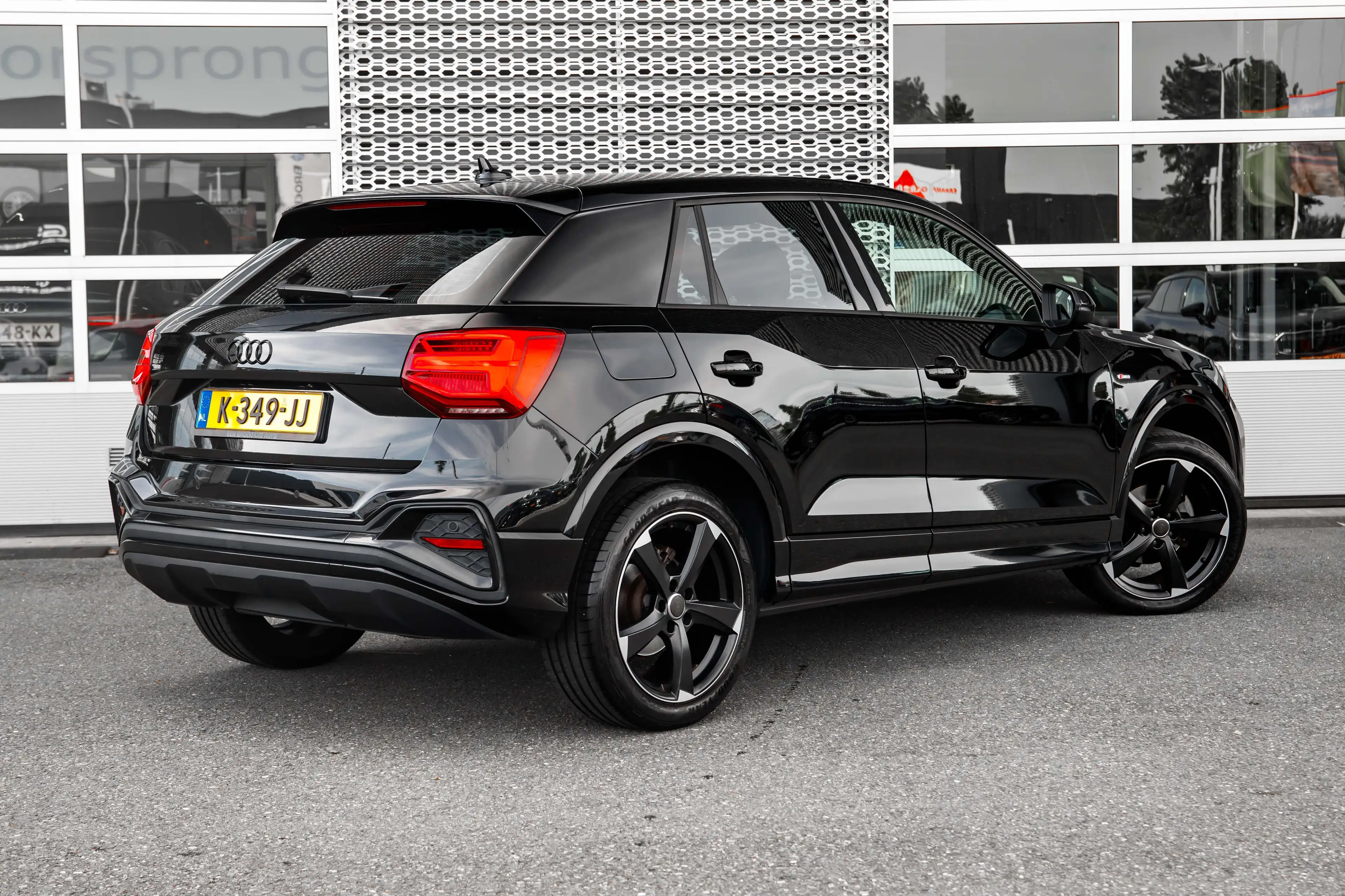 Audi Q2 35 TFSI S Edition — photo 2