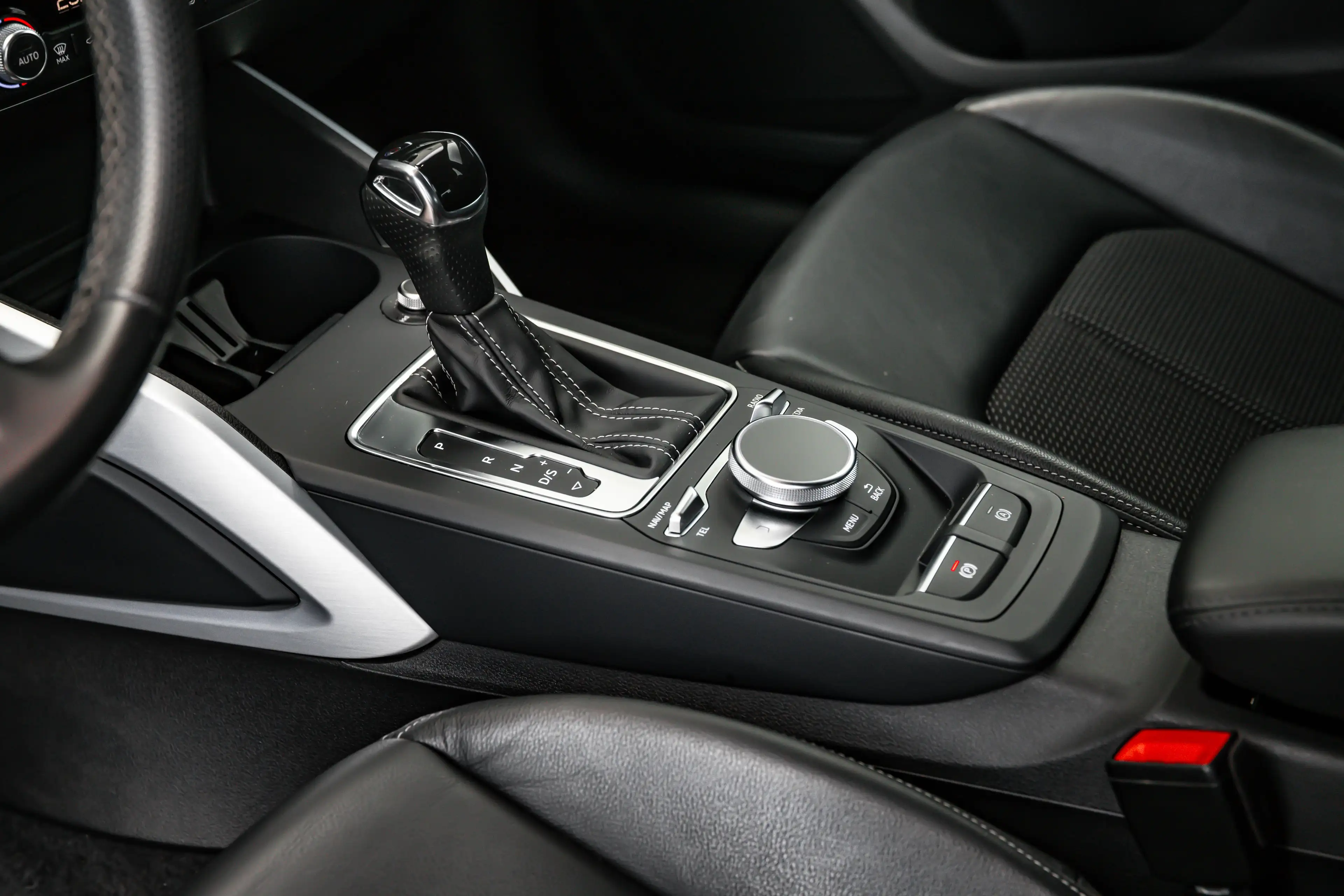 Audi Q2 35 TFSI S Edition — photo 13