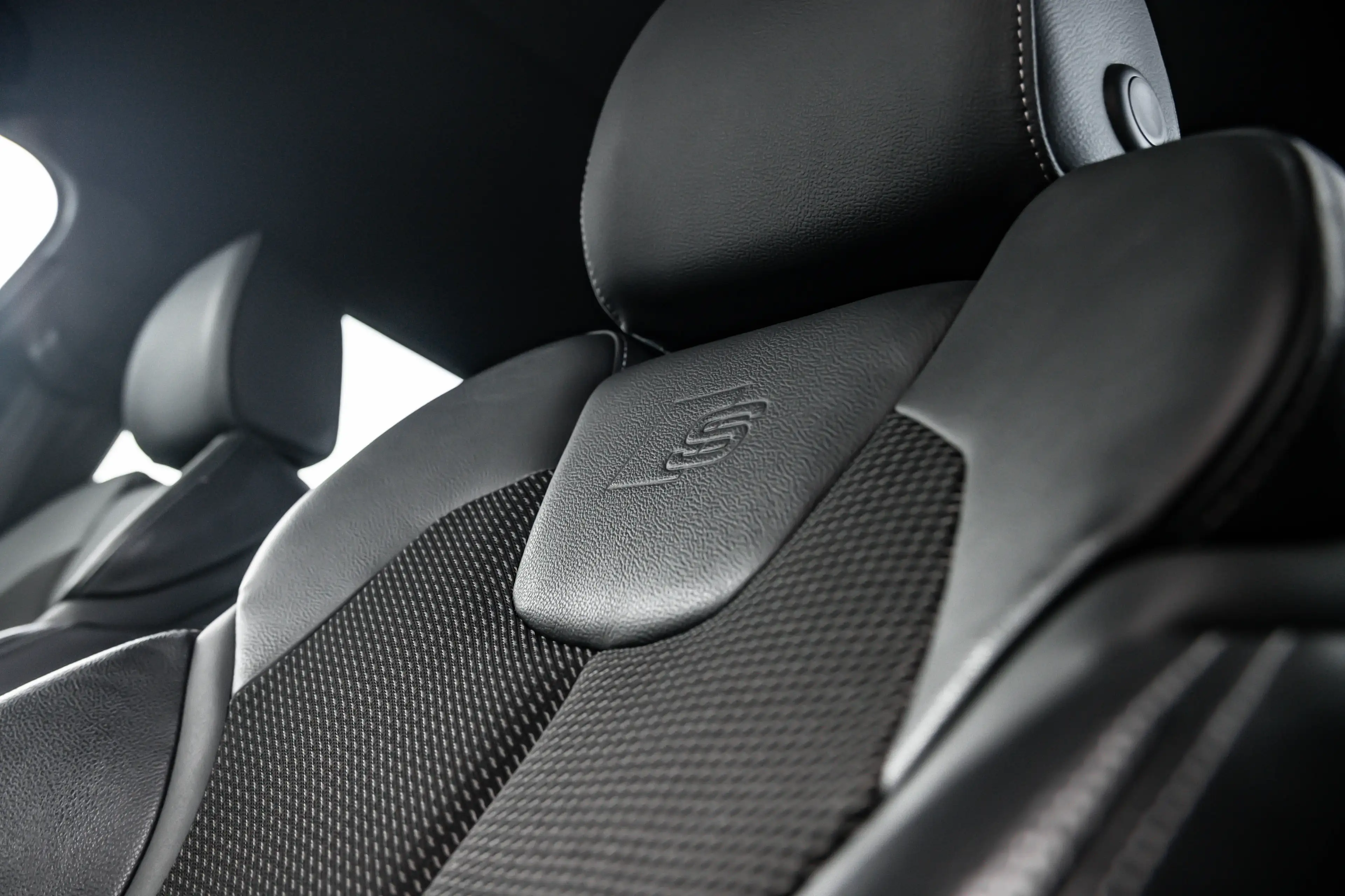 Audi Q2 35 TFSI S Edition — photo 19