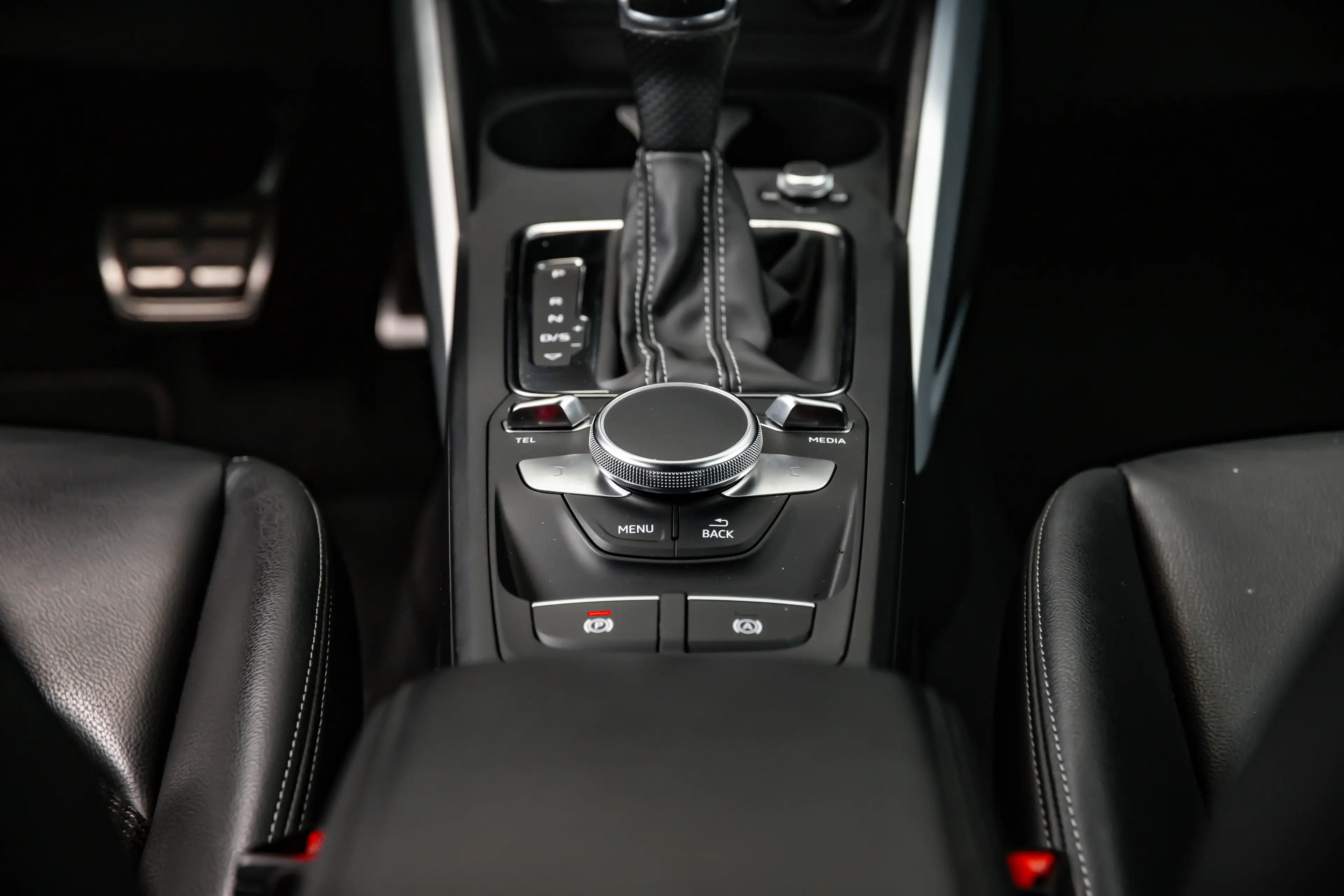 Audi Q2 35 TFSI S Edition — photo 22
