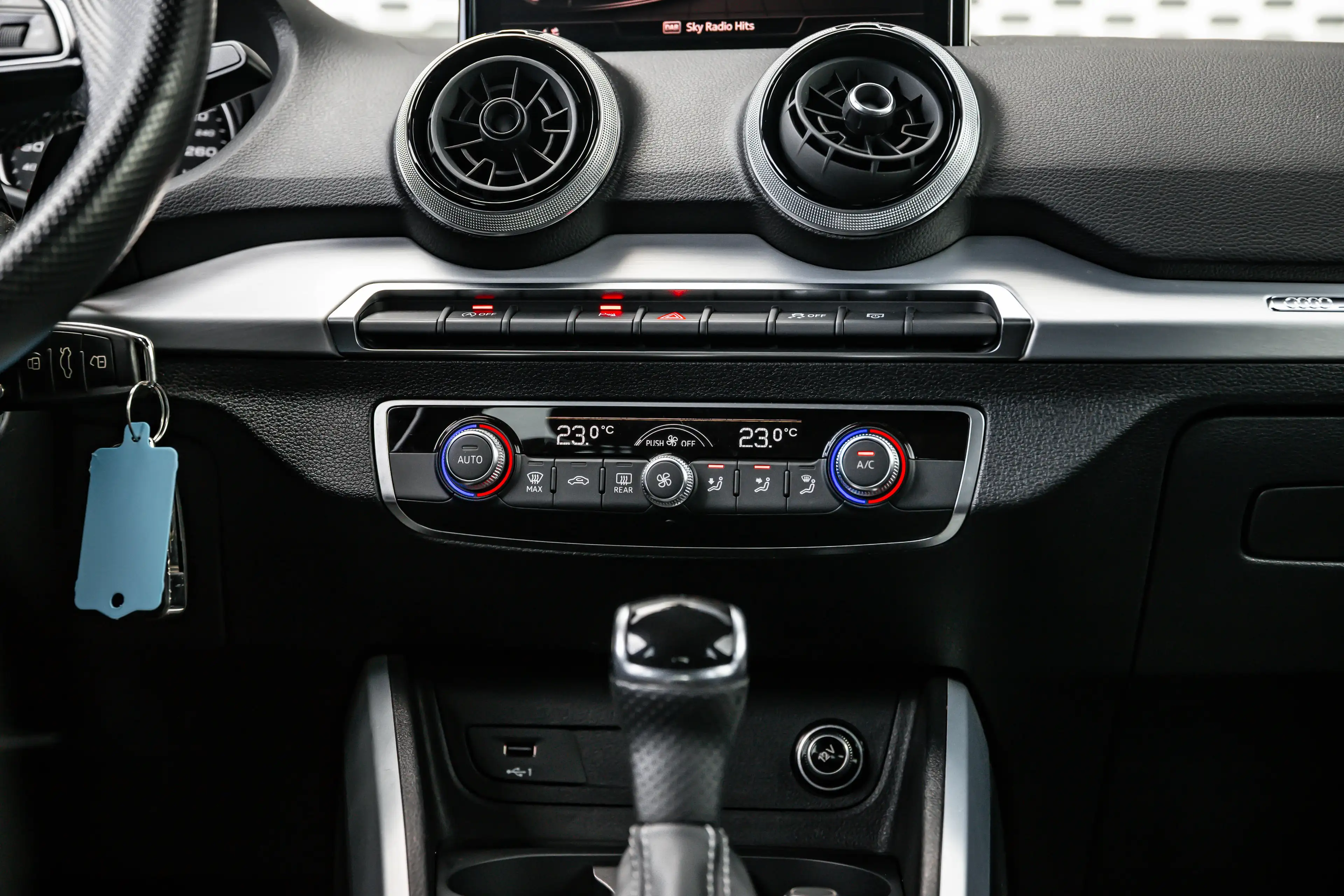 Audi Q2 35 TFSI S Edition — photo 21