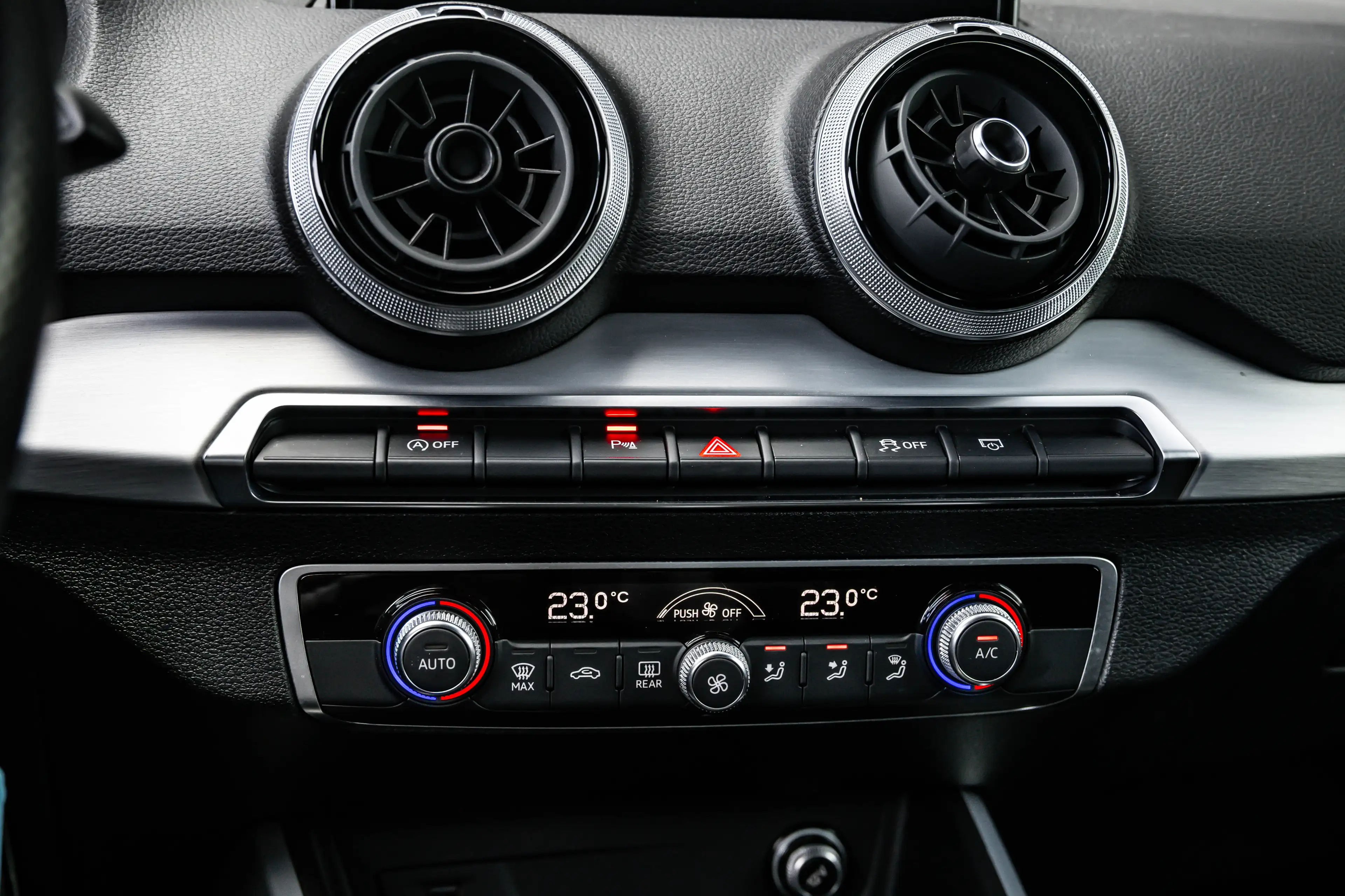 Audi Q2 35 TFSI S Edition — photo 23