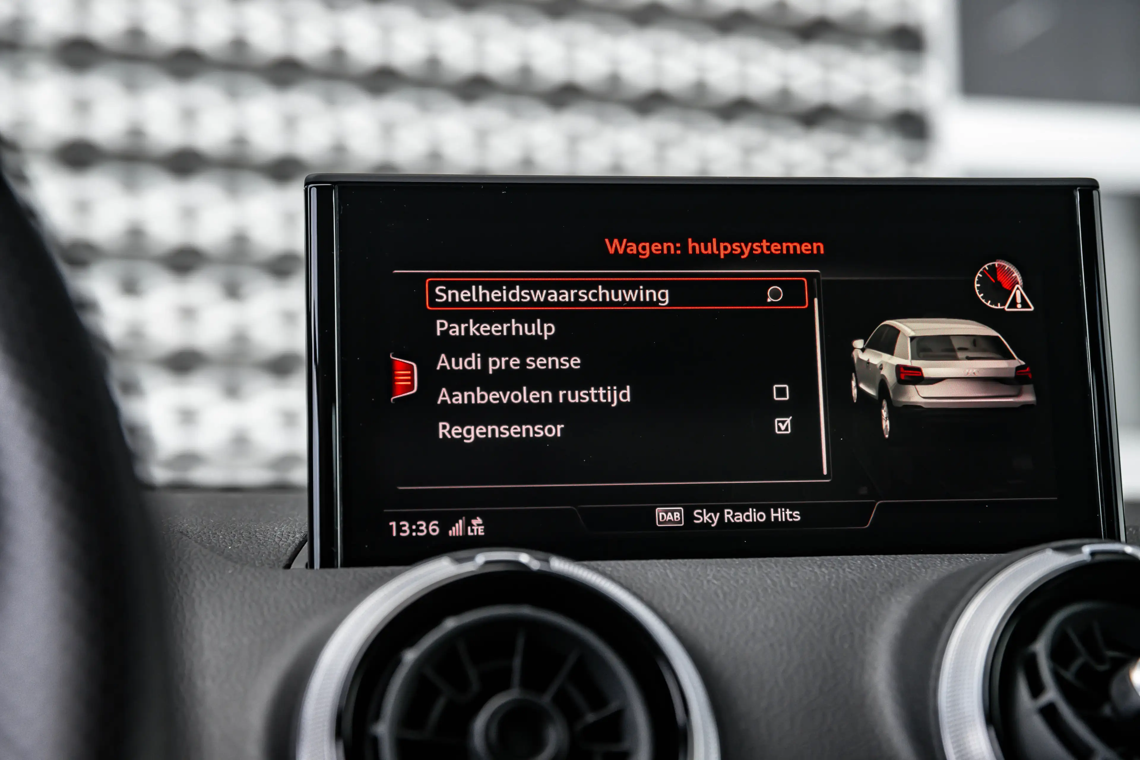 Audi Q2 35 TFSI S Edition — photo 26