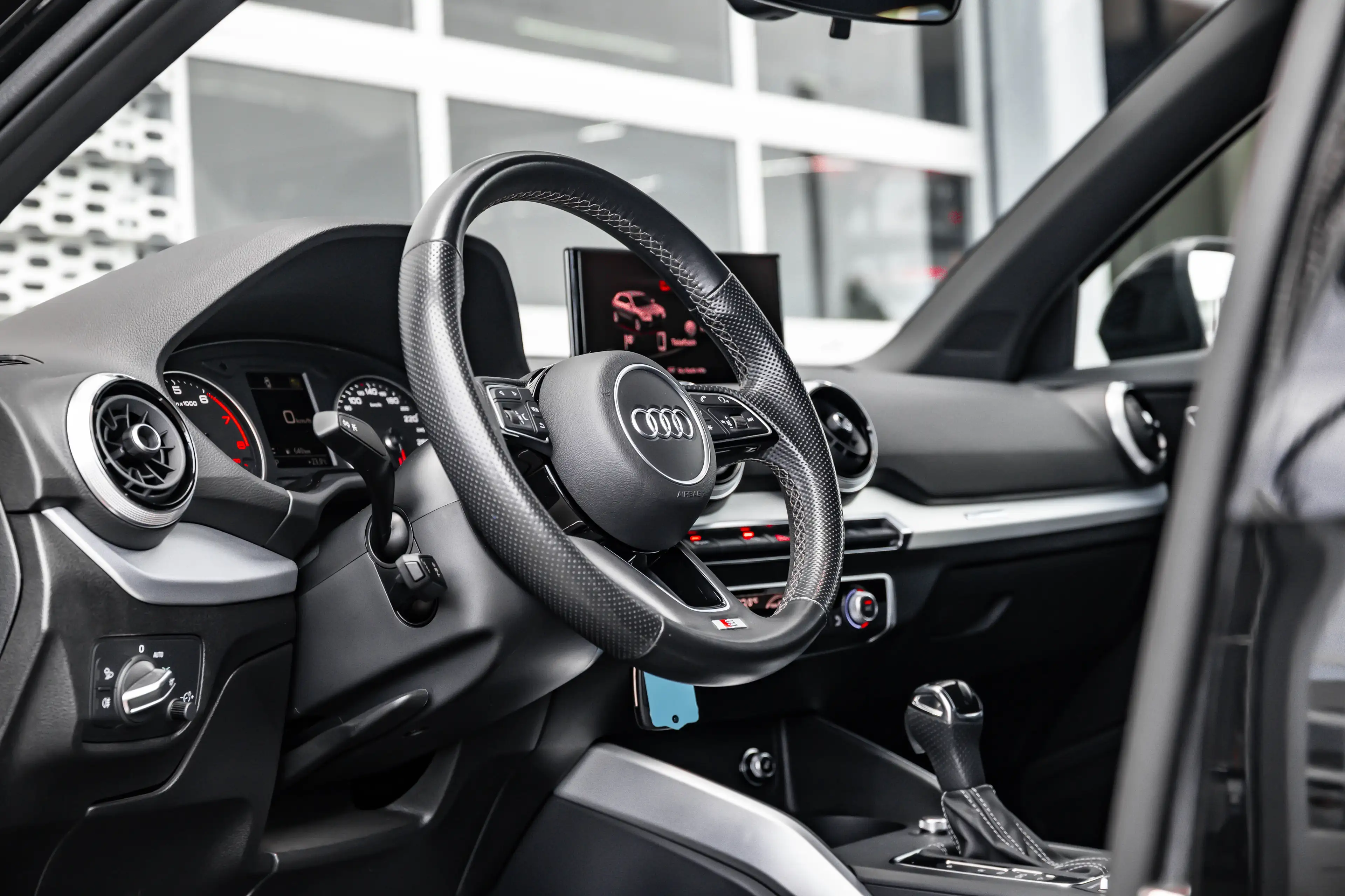 Audi Q2 35 TFSI S Edition — photo 9