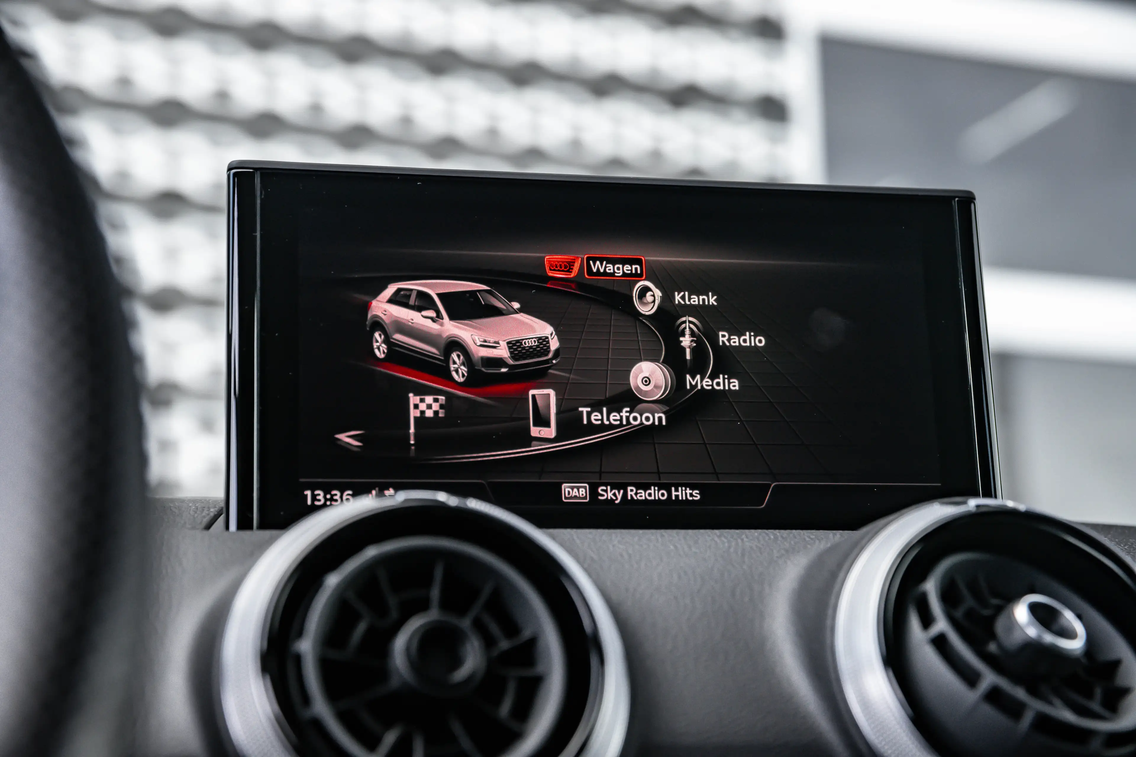 Audi Q2 35 TFSI S Edition — photo 24
