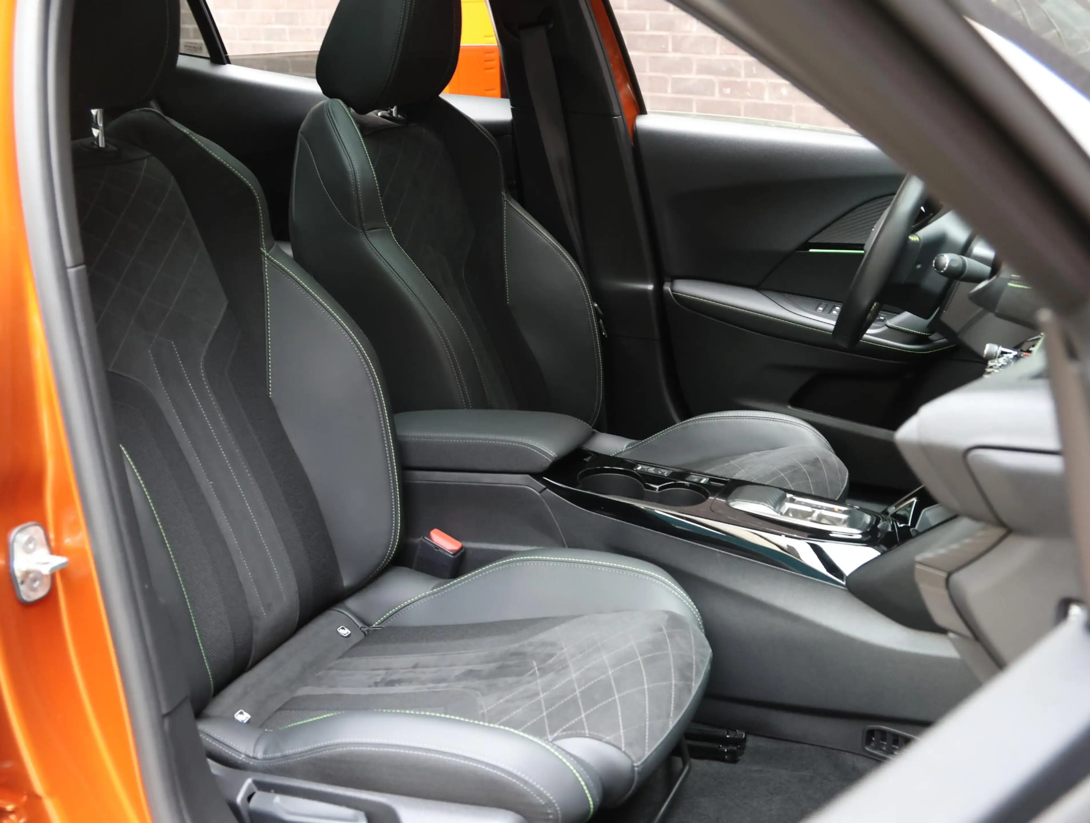 Peugeot e-2008 EV GT Pack 50kWh 136pk | ACCU 98% | Schuif-/Kantel — photo 12