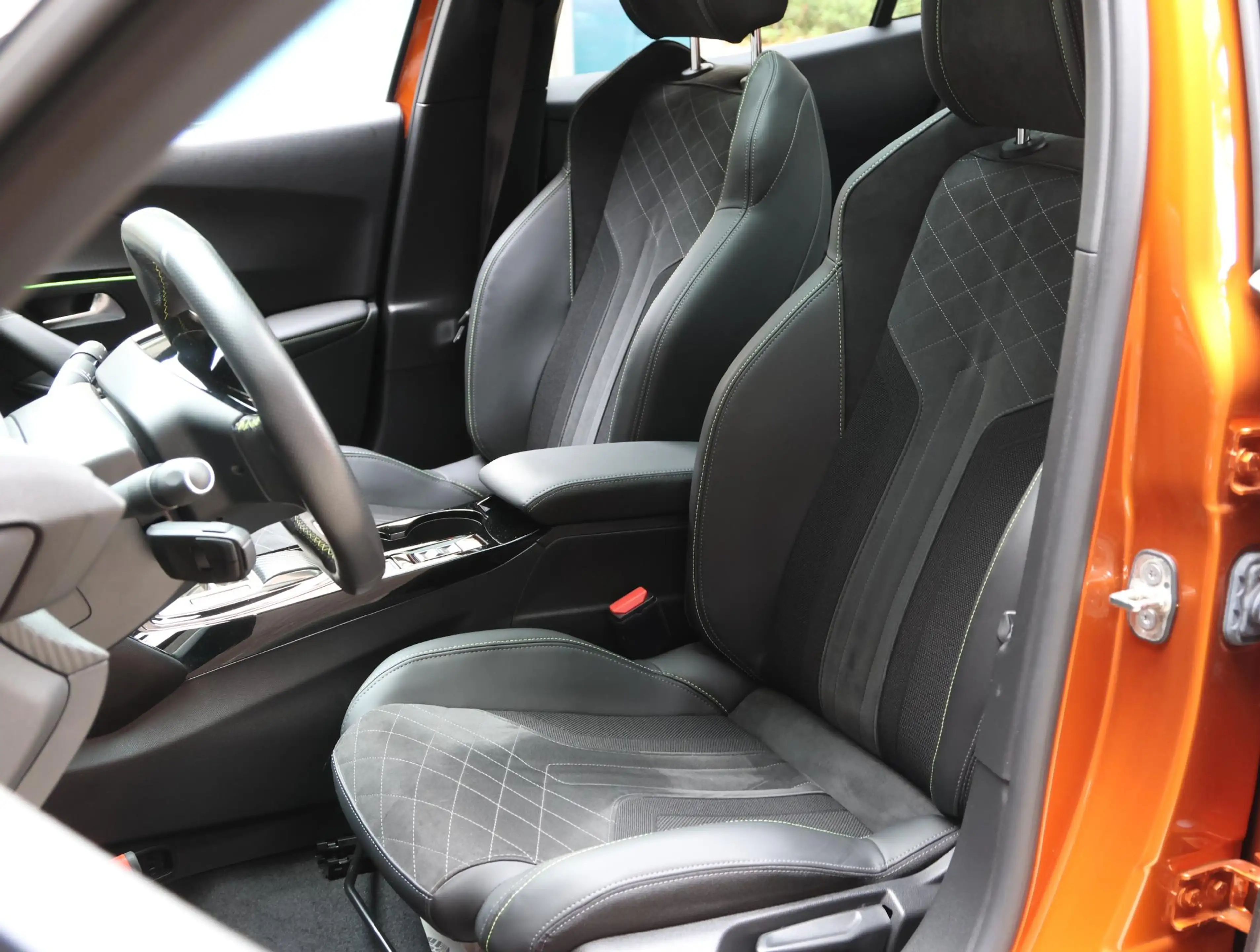 Peugeot e-2008 EV GT Pack 50kWh 136pk | ACCU 98% | Schuif-/Kantel — photo 15