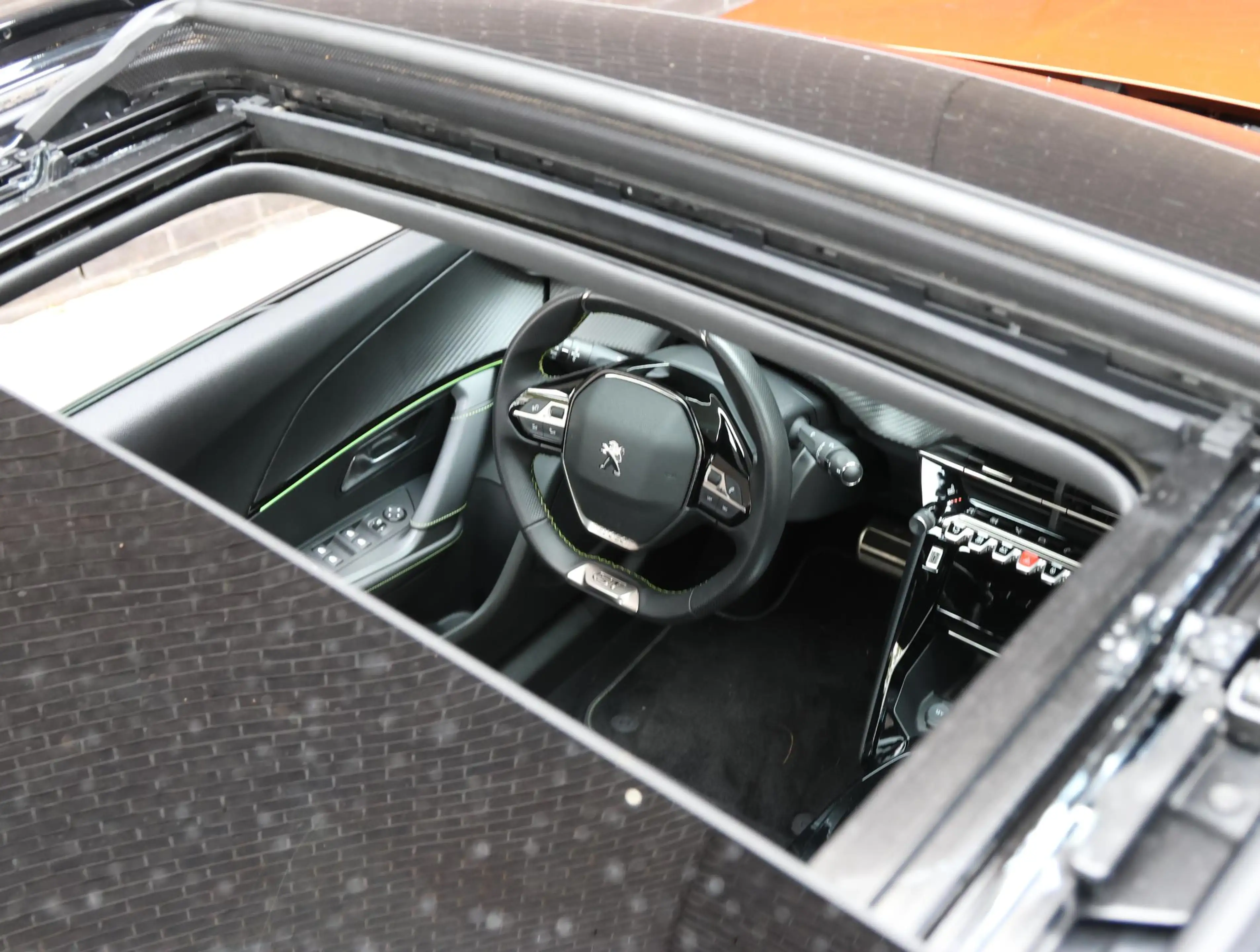 Peugeot e-2008 EV GT Pack 50kWh 136pk | ACCU 98% | Schuif-/Kantel — photo 10